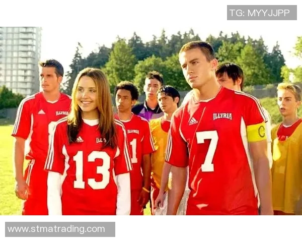 波兰足球天才领袖：从绿茵场到全球瞩目的帅气明星之路